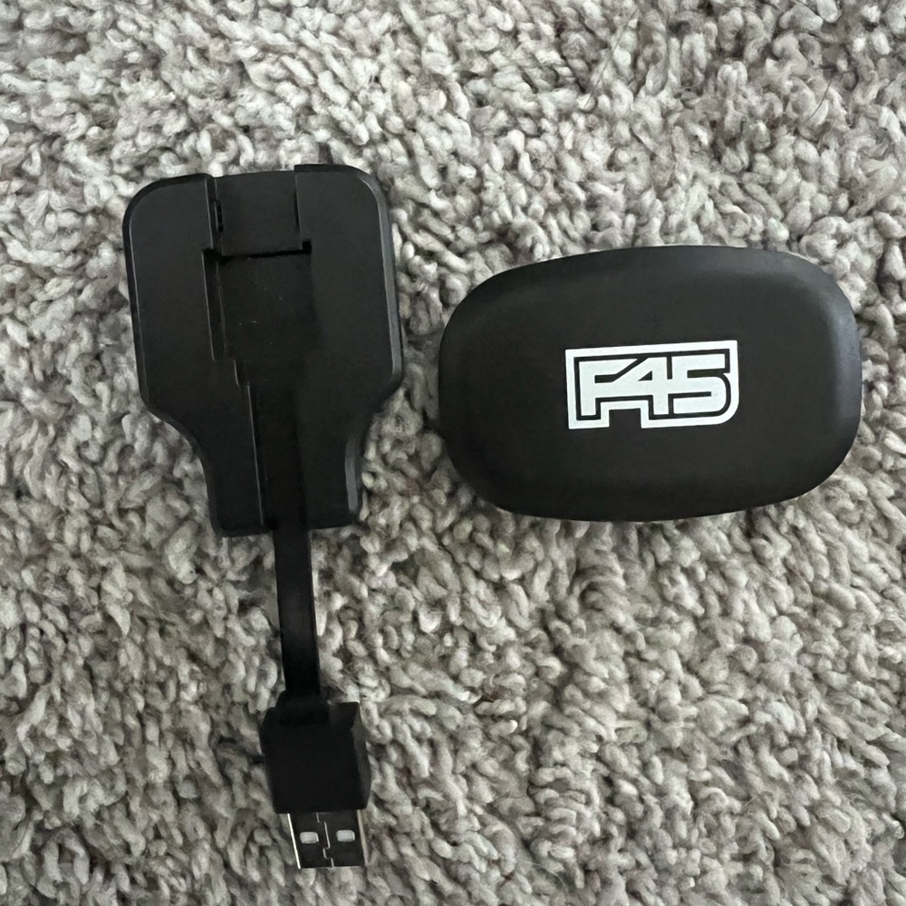 F45 lion heart monitor and band